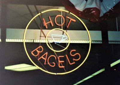 hot bagels neon sign